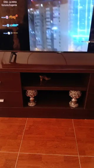 Mueble TV madera oscura