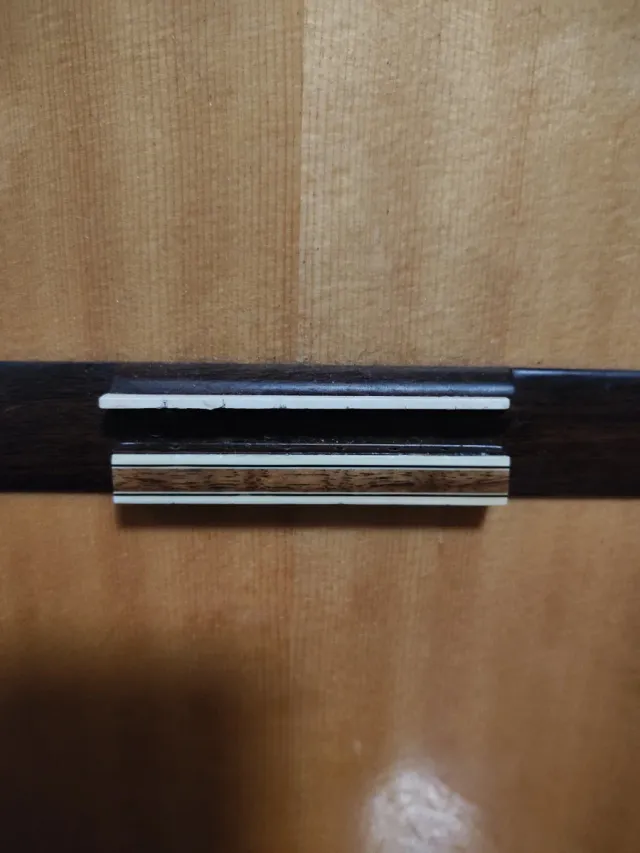 Chitarra spagnola con corde nuove