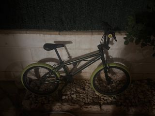 Bicicleta BMX Verde