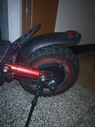 Patinete eléctrico negro sin usar