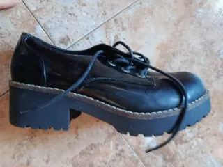 Zapatos negros de cordones