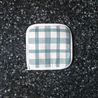 Presina cucina bianca e verde a quadretti