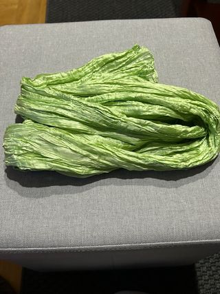 Pañuelo verde seda plisado