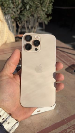 iPhone 16 Pro Max Dorado