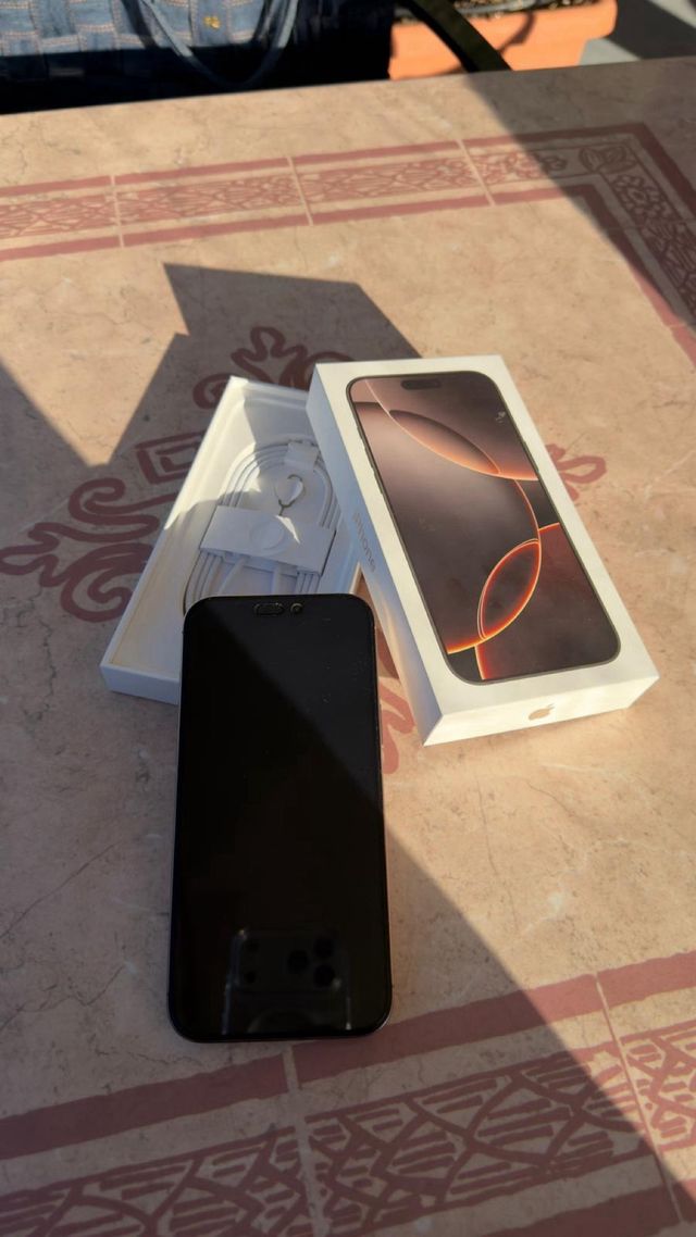 iPhone 16 Pro Max Dorado