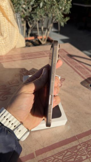 iPhone 16 Pro Max Dorado