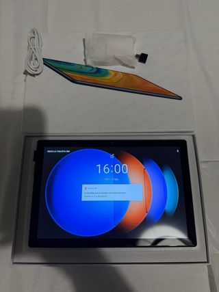 Tablet PC con cargador y cable