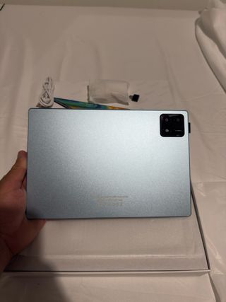 Tablet PC con cargador y cable