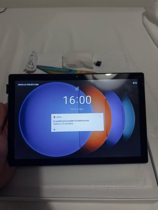 Tablet PC con cargador y cable
