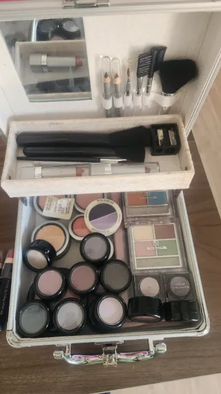 Maquillaje con maletín