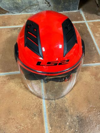 Dos Cascos de moto  -AGV blanco -LS2 rojo