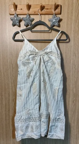 Vestido blanco hueso y dorado estampado