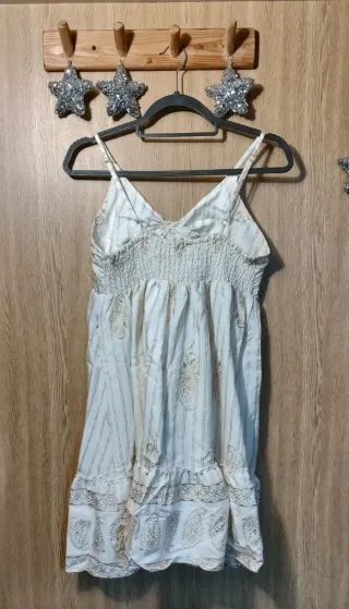 Vestido blanco hueso y dorado estampado