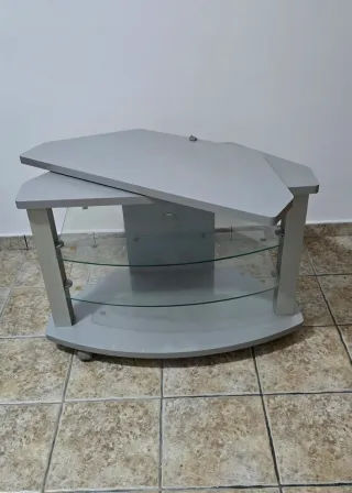 Mesa TV con ruedas y cristal