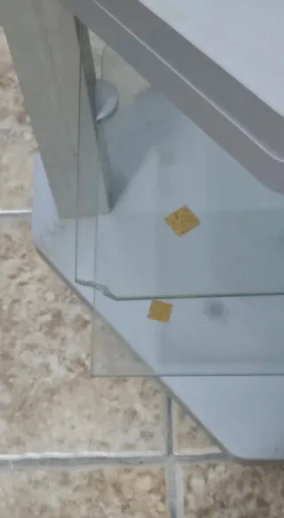 Mesa TV con ruedas y cristal