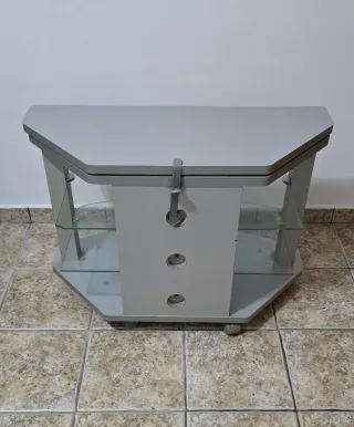 Mesa TV con ruedas y cristal