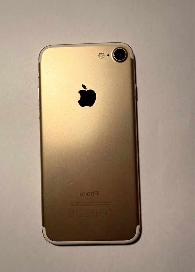 iPhone 7  Apple – 32GB – Gold
