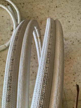 Tubería Cobre AC Aislada 1/4 y 3/8 (11m)