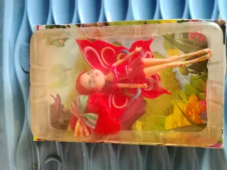 Fatina bambola con ali rosse