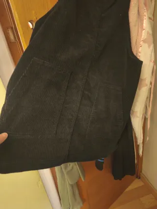 Peto vestido de  pana negro puesto dos veces solo