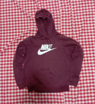 Sudadera Nike Morada con Logo Blanco