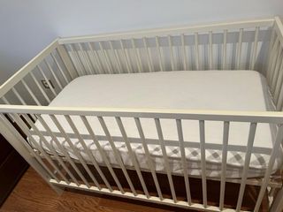 Cuna Ikea Sniglar con colchón incluido.