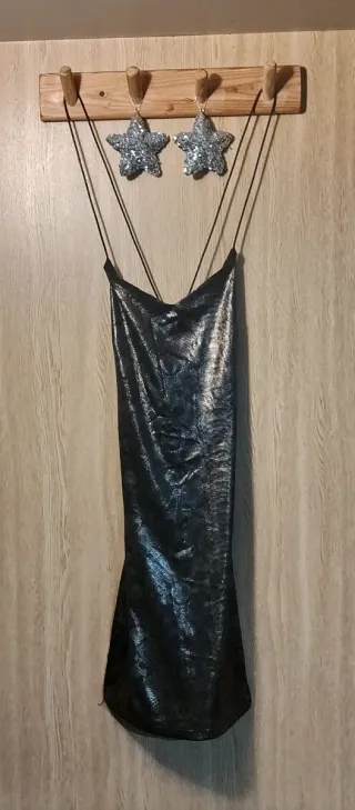 Vestido brillante con tirantes