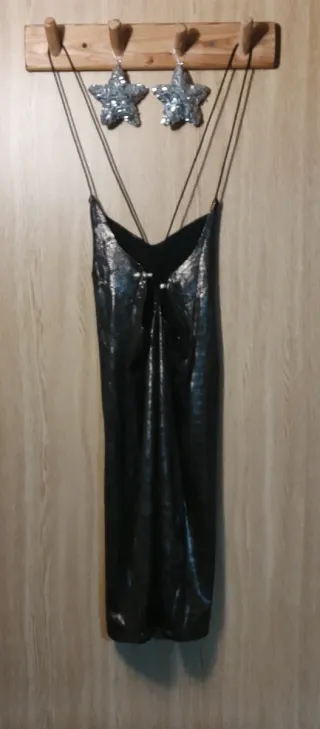 Vestido brillante con tirantes