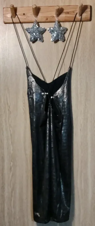 Vestido brillante con tirantes
