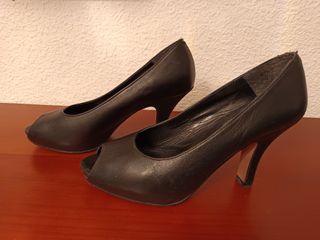 Zapatos de tacón piel peep toe negros talla 37