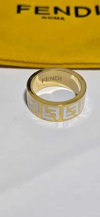 Anillo Fendi talla 7