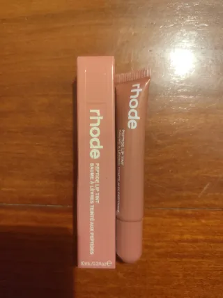 Rhode Peptide Lip Tint Bálsamo Labial Toast.