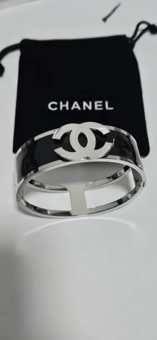 Pulsera Chanel Negra y Plateada 17cm