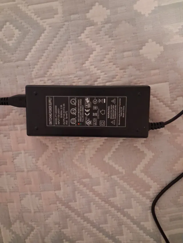 Cargador para patinete eléctrico