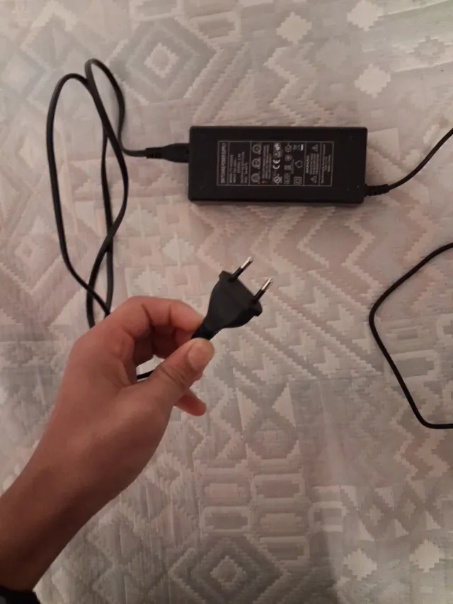 Cargador para patinete eléctrico