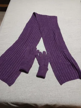 Conjunto bufanda y guantes morados