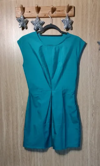 Vestido verde azulado sin mangas
