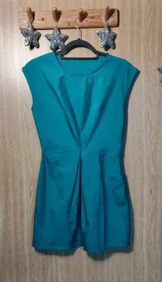 Vestido verde azulado sin mangas