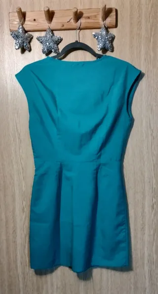 Vestido verde azulado sin mangas