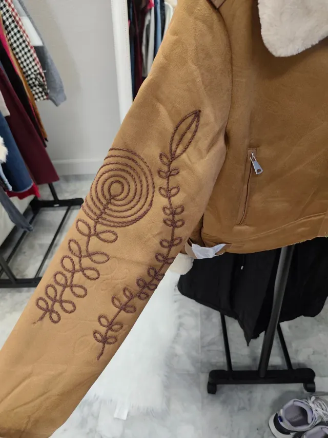 Chaqueta Camel Antelina Borrego Bordada