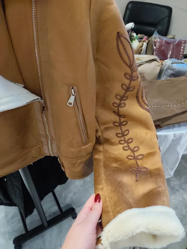 Chaqueta Camel Antelina Borrego Bordada