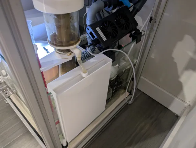 Depósito auxiliar para skimmer