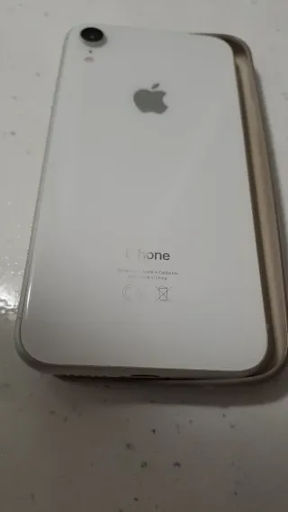 iPhone XR 64GB Bianco, in ottime condizioni. Protetto
