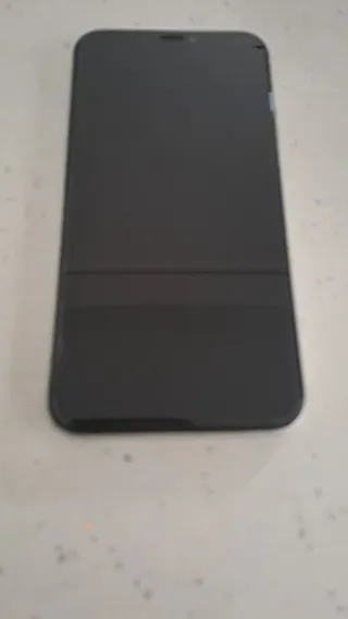 iPhone XR 64GB Bianco, in ottime condizioni. Protetto