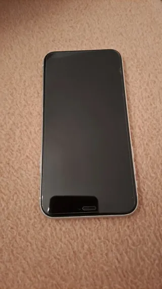 iPhone XR 64GB Bianco, in ottime condizioni. Protetto