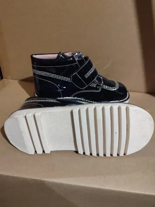 Botín charol piel y piel interior marino oscuro