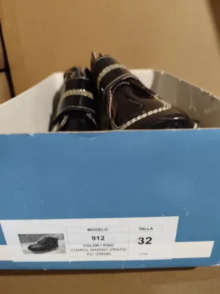 Botín charol piel y piel interior marino oscuro