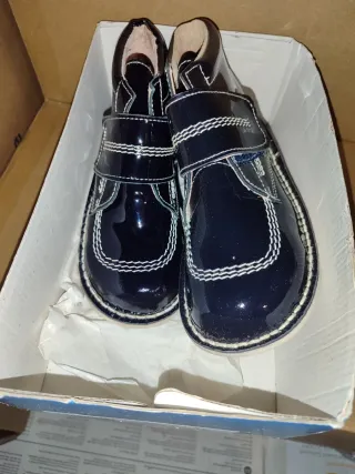 Botín charol piel y piel interior marino oscuro