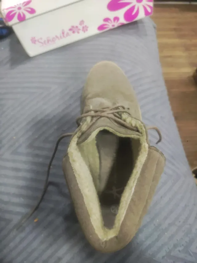 Botín gris con forro interior