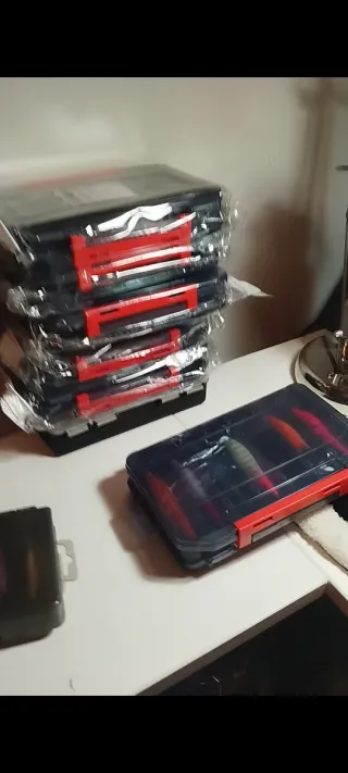 Caja de señuelos de pesca